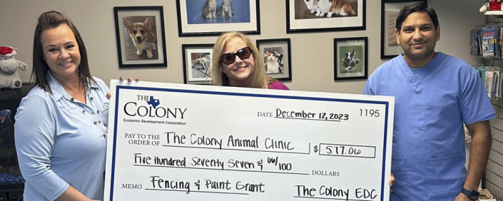 The Colony Animal Clinic receiving the BIG grant.